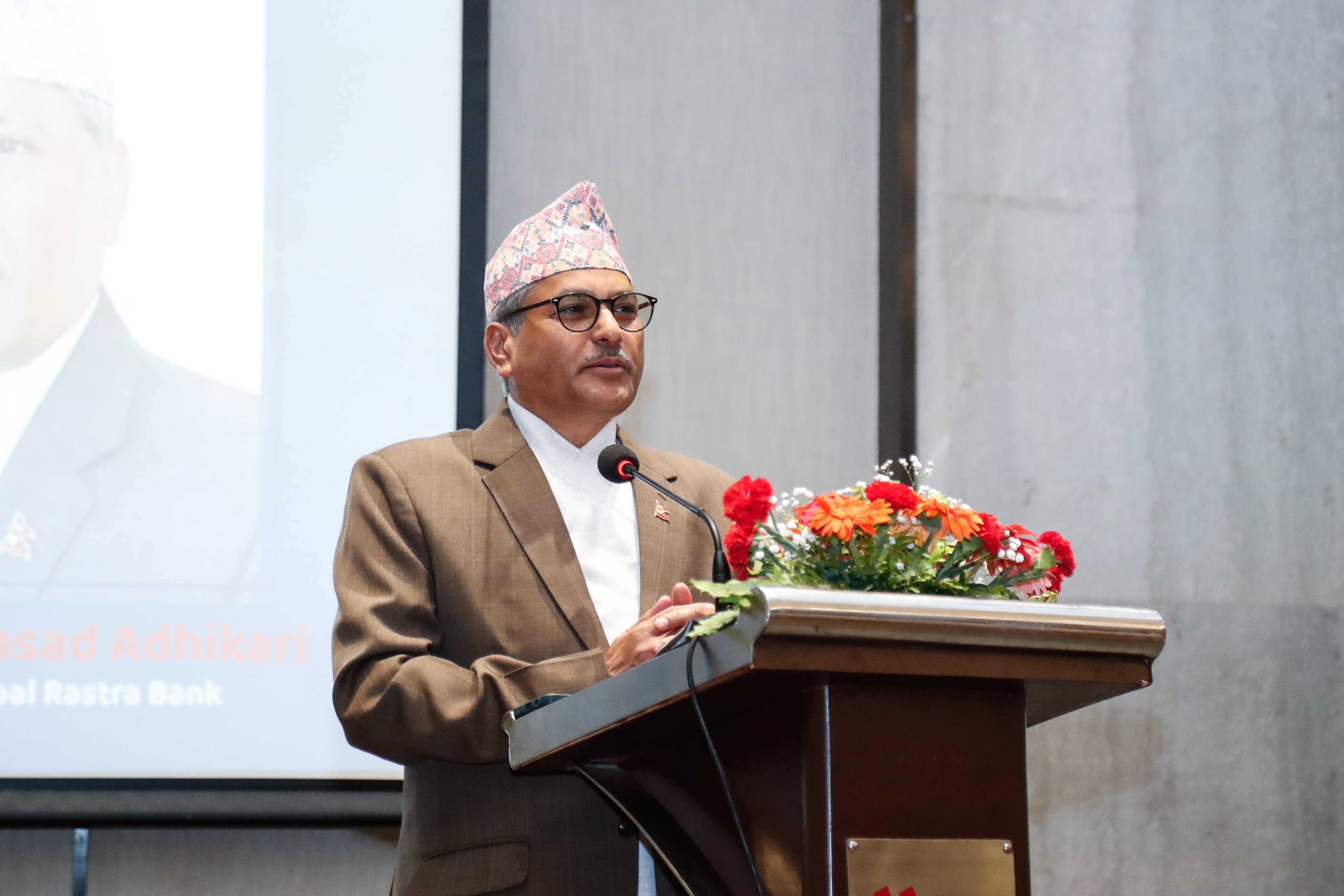 मौद्रिक नीतिबाट व्यक्तिगत समस्याको सम्बोधनको आशा गरियो, गभर्नर महाप्रसाद अधिकारीको विचार